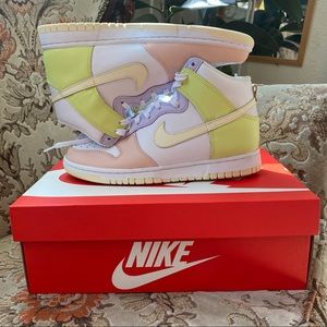 Nike Dunks Pastel Lemon Twist Women’s 9, Men’s 7.5